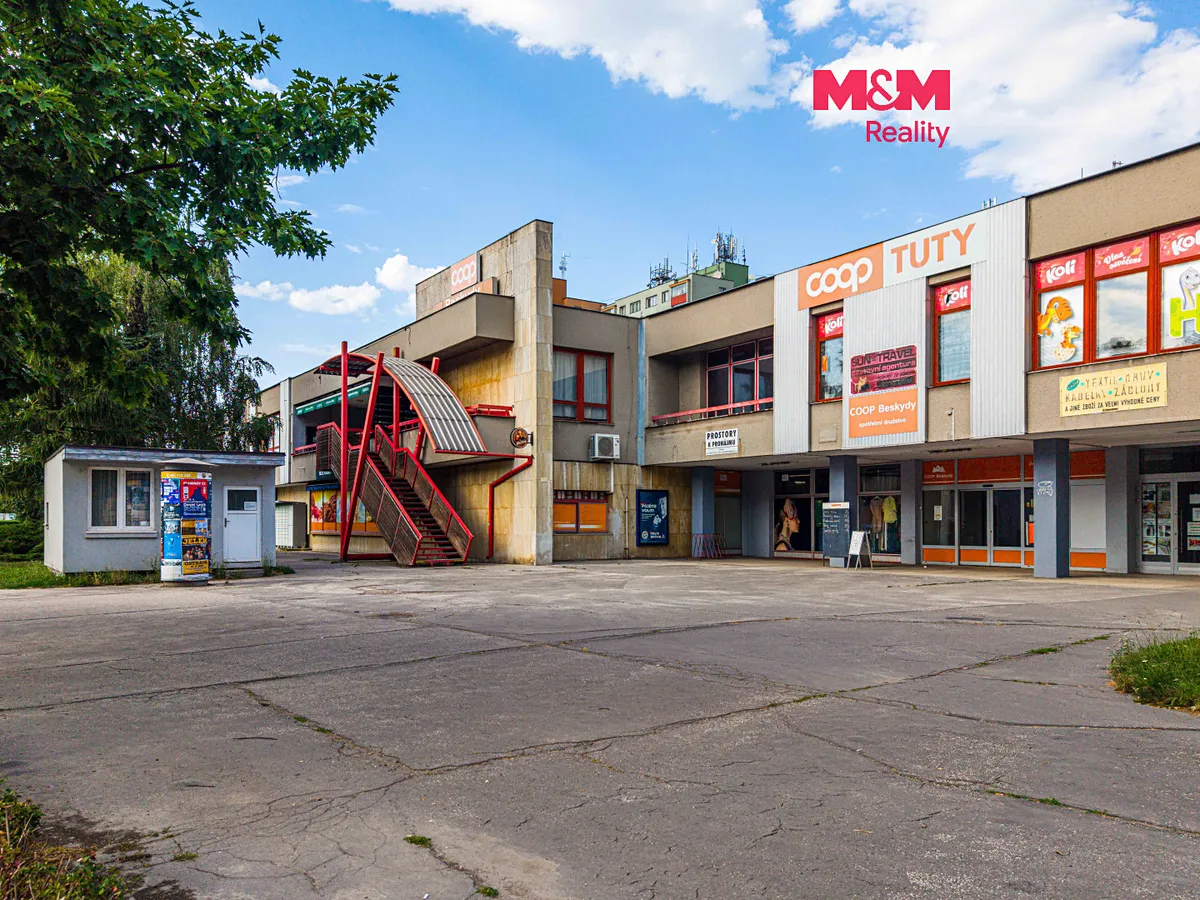 Pronájem obchodního prostoru 270 m²